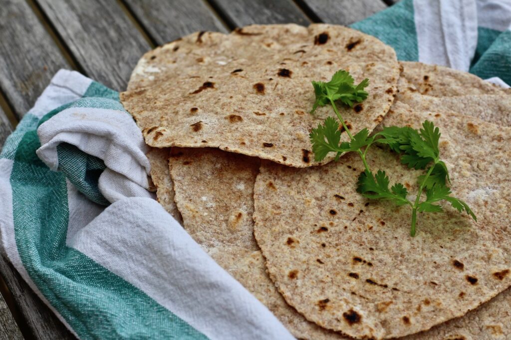 Hjemmelavede chapati med fuldkorn